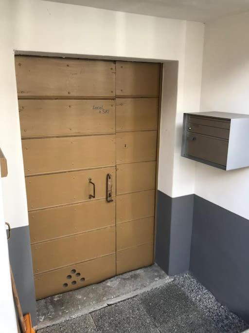 La Maisonnette : Charmante Maison Independante Salgesch Экстерьер фото